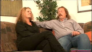 Horny milf na kubwa jugs kupata kutomba na kaka yake katika sheria ya kuruhusu yeye cum juu ya boobs yake kubwa