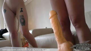 Hazing පැටවුන් උත්සාහ විවිධ dildos බලන්න කොච්චර ලොකු ලොකු වැඩියි