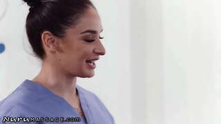 Ai Pëlqen Të Bashkohet Me 2 Vajza Gjatë Masazhit Ai Pëlqen Të Bashkohet Me 2 Vajza Gjatë Masazhit