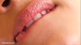 لنا می شود خودش خاموش با انگشتان دست و اسباب بازی کس صورتی خودارضایی لنا می شود خودش خاموش با انگشتان دست و اسباب بازی کس صورتی خودارضایی