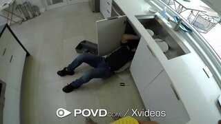 Gwo tren glisad nan sere pussy blond